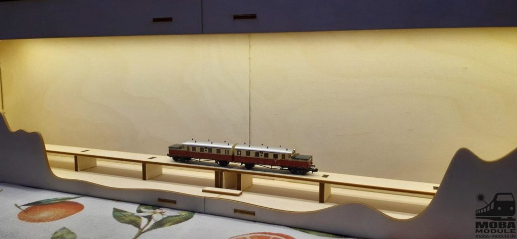standprobe fertig aufgebaut akkutriebwagen mini diorama modellbahn lasercut spur n